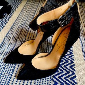 Jessica Simpson pumps